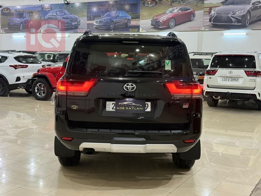 تۆیۆتا لاند کروزەر